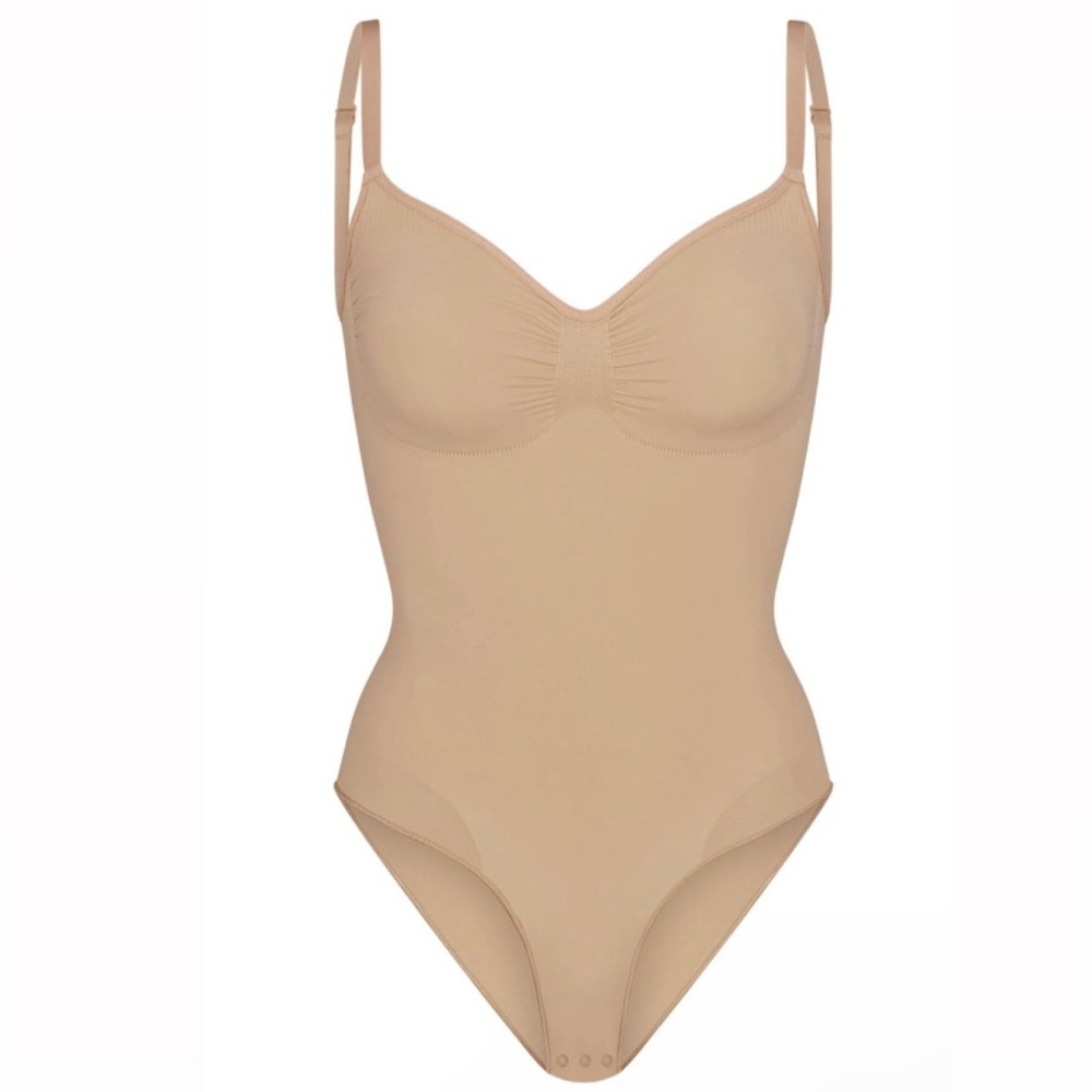 NWOT SKIMS BRIEF SCULPTING BODYSUIT